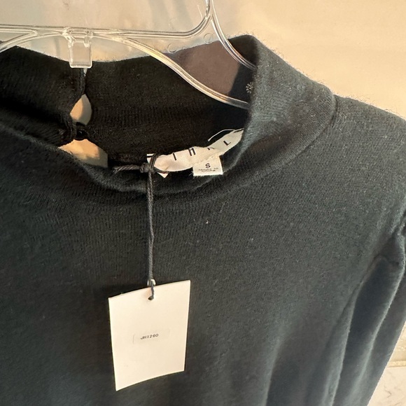 THML blouse with embroidery detail - Picture 3 of 3